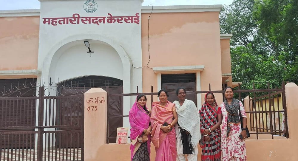 महतारी सदन से महिला स्व-सहायता समूहों को मिला स्थायी मंच, बैठकों और आजीविका गतिविधियों को मिली नई गति महतारी सदन से महिला स्व-सहायता समूहों को मिला स्थायी मंच, बैठकों और आजीविका गतिविधियों को मिली नई गति