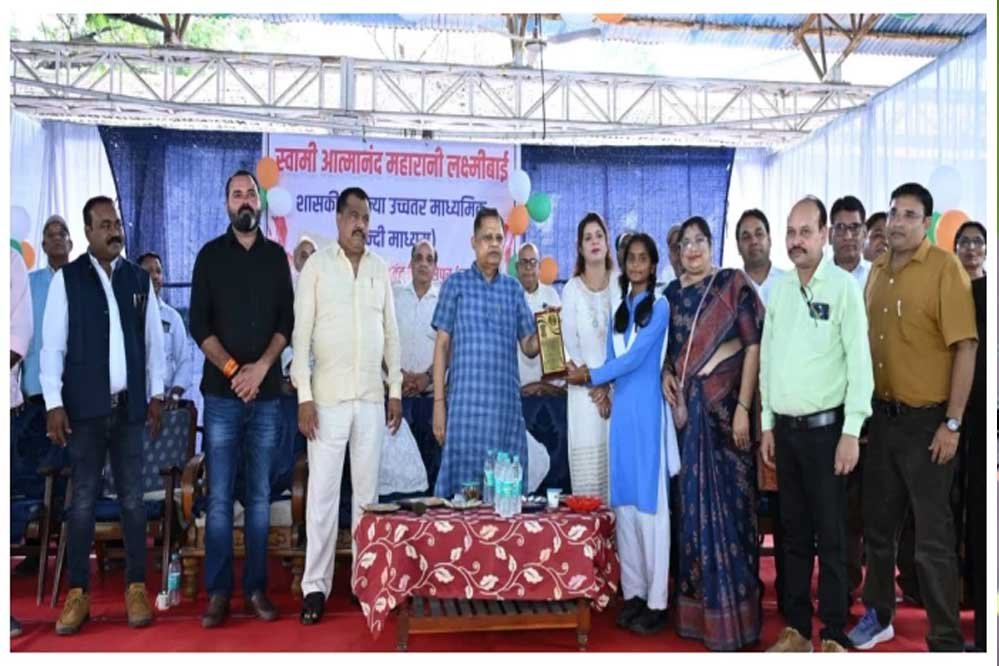 बिलासपुर की ग्रामीण बेटियों का कमाल! दीवार पर थूकते ही बजेगा अलार्म, बारिश में खुद खुलेगा छाता बिलासपुर की ग्रामीण बेटियों का कमाल! दीवार पर थूकते ही बजेगा अलार्म, बारिश में खुद खुलेगा छाता