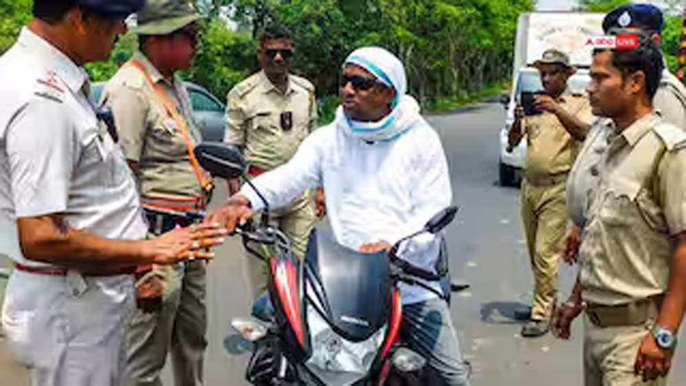 बिहार में बदला ट्रैफिक नियम, अब एसआई ही करेंगे वाहन जांच, आदेश जारी बिहार में बदला ट्रैफिक नियम, अब एसआई ही करेंगे वाहन जांच, आदेश जारी