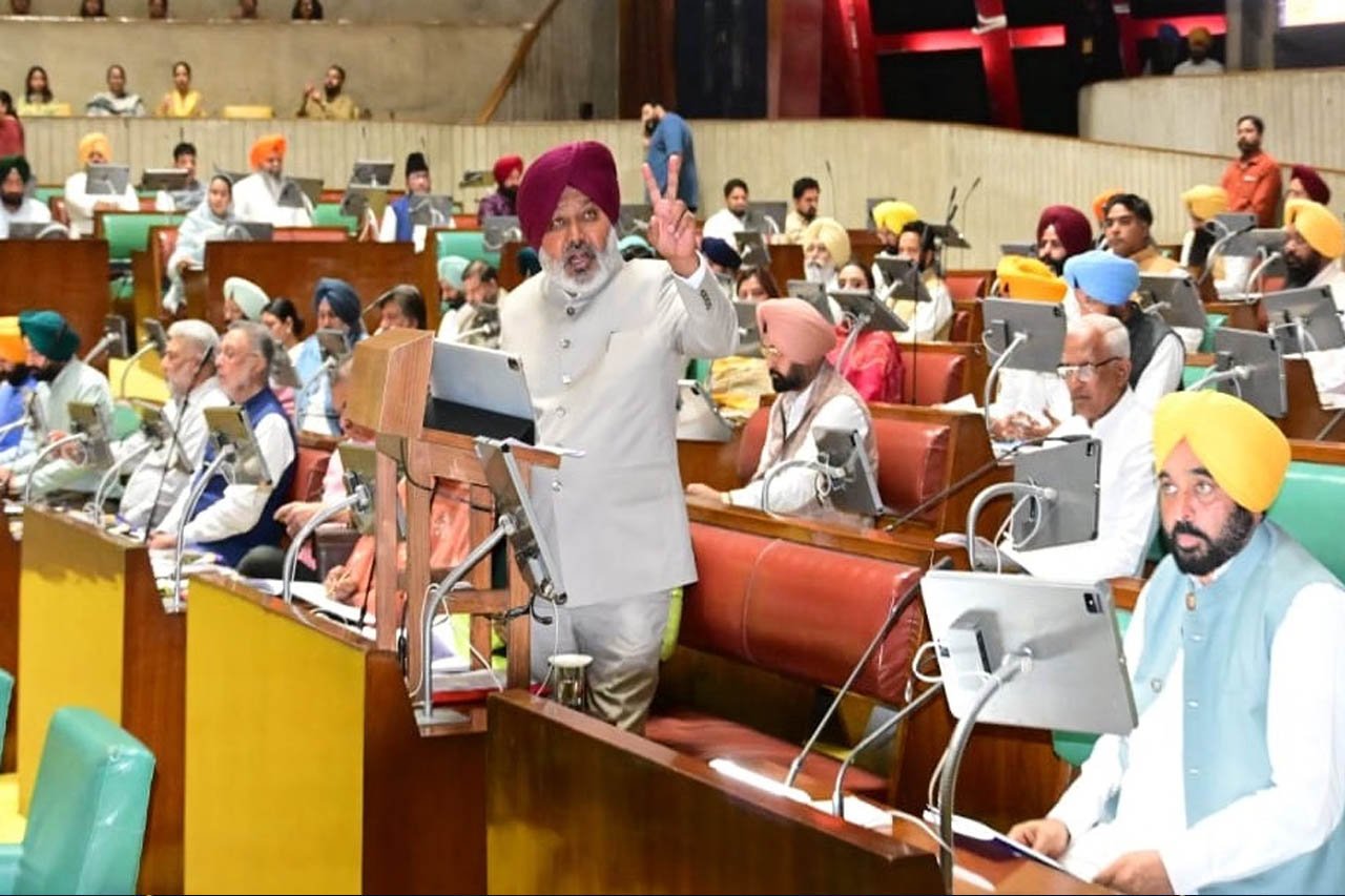 Punjab Assembly: मानसून सत्र शुरू, NEET छात्रों को श्रद्धांजलि देकर सदन की कार्यवाही हुई शुरू Punjab Assembly: मानसून सत्र शुरू, NEET छात्रों को श्रद्धांजलि देकर सदन की कार्यवाही हुई शुरू