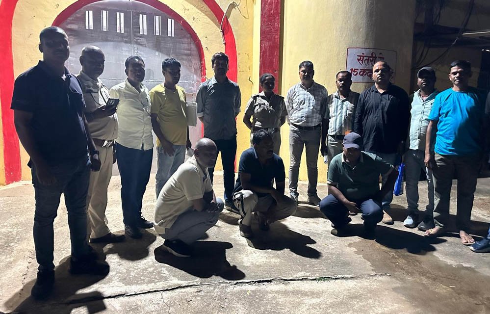 हाथीदांत तस्करी पर वन विभाग की बड़ी कार्रवाई हाथीदांत तस्करी पर वन विभाग की बड़ी कार्रवाई