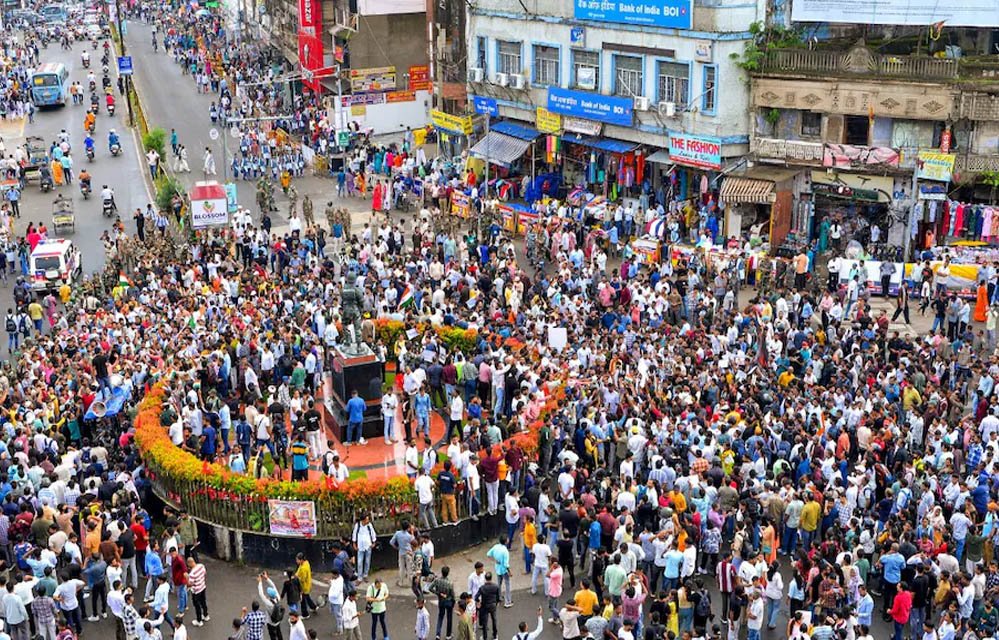 JPSC-JSSC धांधली पर झारखंड में घमासान, आमरण अनशन के तीसरे दिन तेज हुई सियासत; CID की 18 ठिकानों पर रेड JPSC-JSSC धांधली पर झारखंड में घमासान, आमरण अनशन के तीसरे दिन तेज हुई सियासत; CID की 18 ठिकानों पर रेड