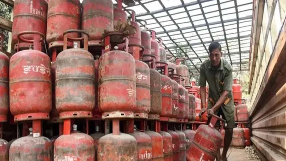गैस कनेक्शन धारकों के लिए जरूरी खबर, ई-केवाईसी की डेडलाइन बढ़ी; नहीं कराया तो बंद होगी बुकिंग