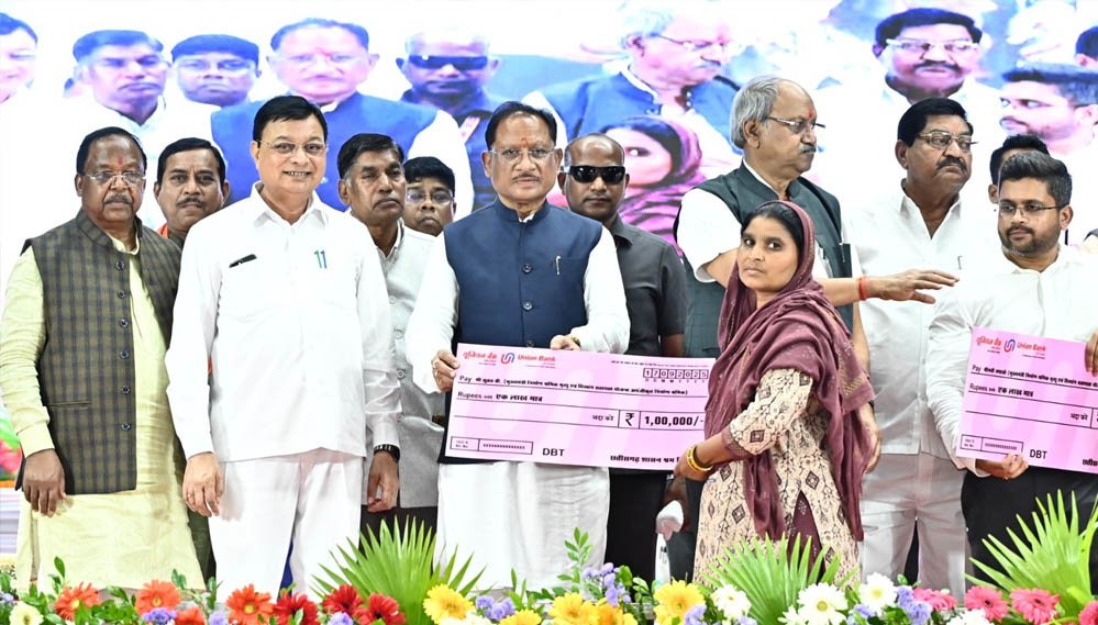 ढाई साल की उपलब्धियाँ- छत्तीसगढ़ का श्रमिक कल्याण के क्षेत्र में नई पहचान ढाई साल की उपलब्धियाँ- छत्तीसगढ़ का श्रमिक कल्याण के क्षेत्र में नई पहचान