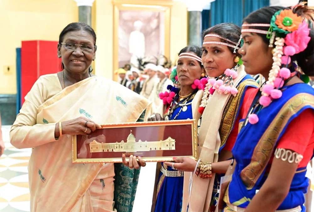 राष्ट्रपति भवन में गूंजी बस्तर की जनजातीय संस्कृति राष्ट्रपति भवन में गूंजी बस्तर की जनजातीय संस्कृति