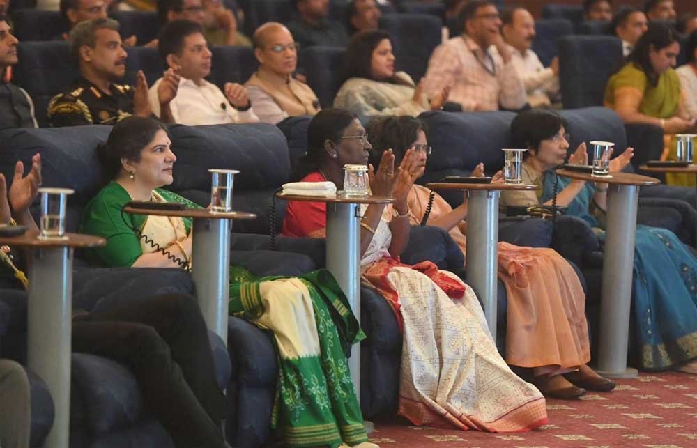 राष्ट्रपति भवन में गूंजी धमतरी के मांदर की थाप