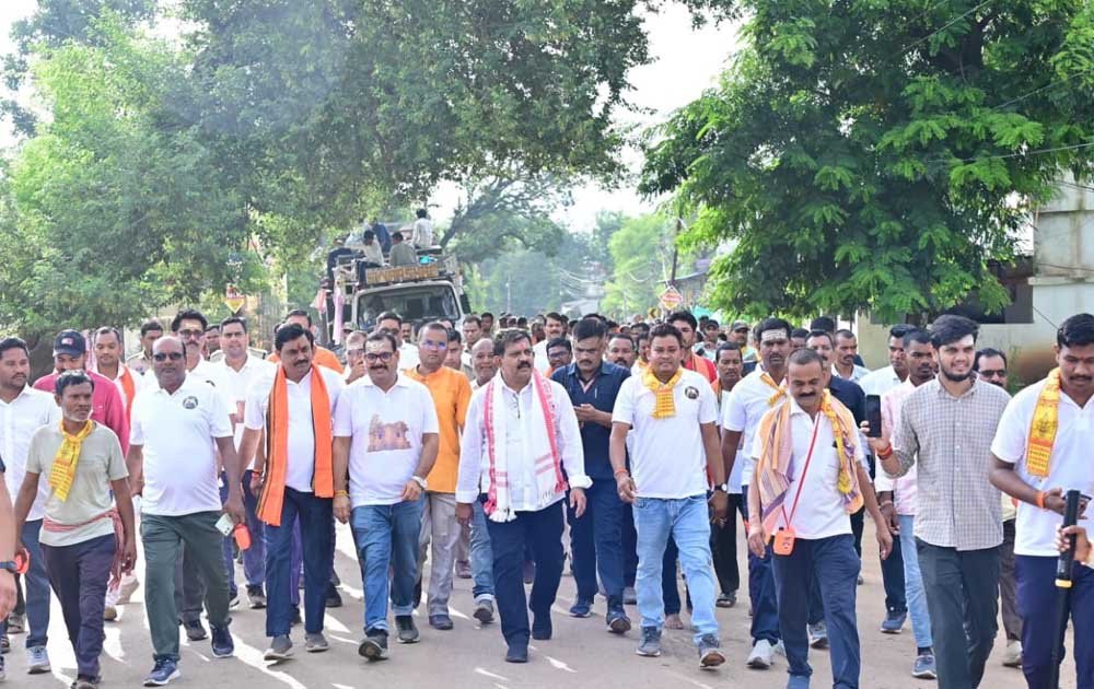 हर-हर महादेव और बोल-बम के जयघोष के साथ निकली भोरमदेव पदयात्रा, शिवमय हुआ कबीरधाम हर-हर महादेव और बोल-बम के जयघोष के साथ निकली भोरमदेव पदयात्रा, शिवमय हुआ कबीरधाम