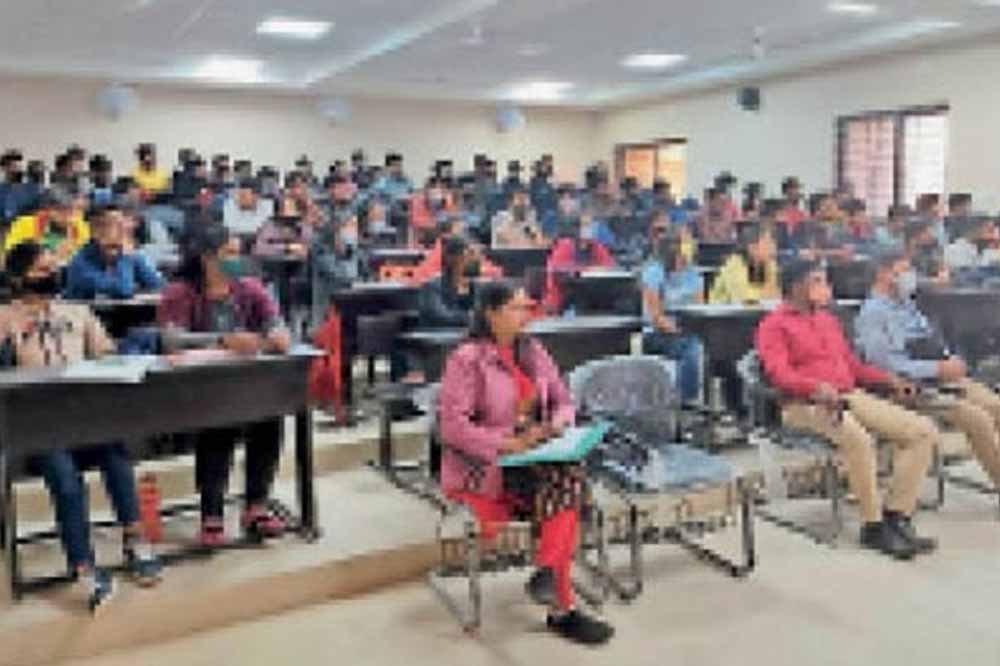 CSVTU UTD में एडमिशन की अंतिम तारीख 21 अगस्त, ऑफलाइन रिपोर्टिंग और दस्तावेज सत्यापन जरूरी CSVTU UTD में एडमिशन की अंतिम तारीख 21 अगस्त, ऑफलाइन रिपोर्टिंग और दस्तावेज सत्यापन जरूरी