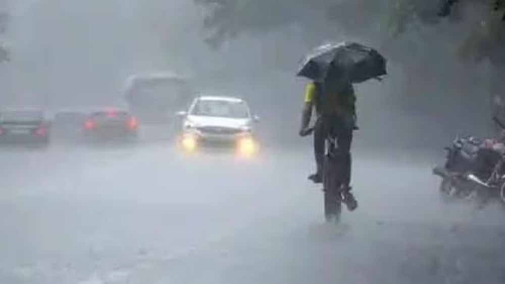 CG में बदला मौसम का मिजाज, रायपुर समेत कई जिलों में भारी बारिश का अलर्ट CG में बदला मौसम का मिजाज, रायपुर समेत कई जिलों में भारी बारिश का अलर्ट