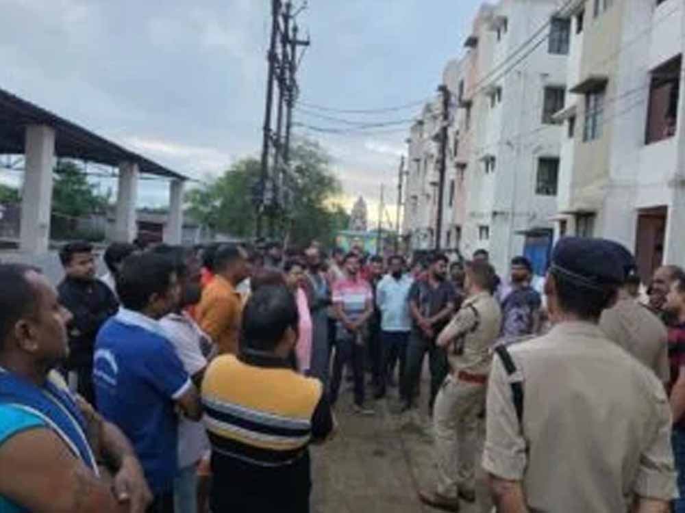 रायपुर पुलिस का बड़ा सत्यापन अभियान, 600 प्रवासी और किरायेदारों की जांच, 6 संदिग्धों से पूछताछ रायपुर पुलिस का बड़ा सत्यापन अभियान, 600 प्रवासी और किरायेदारों की जांच, 6 संदिग्धों से पूछताछ
