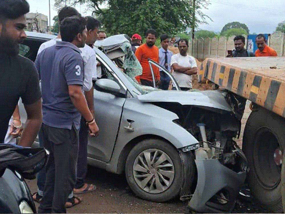 बिलासपुर में ‘CMO’ लिखी कार की टक्कर से 2 की मौत, हादसे से मचा हड़कंप बिलासपुर में ‘CMO’ लिखी कार की टक्कर से 2 की मौत, हादसे से मचा हड़कंप