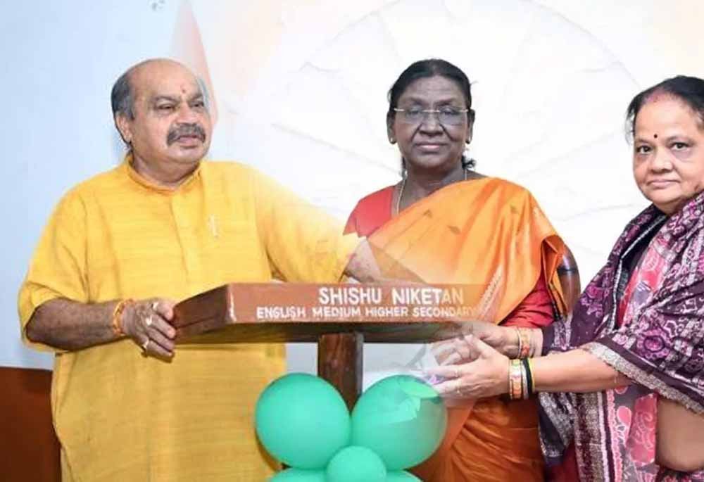 CG विधायक पुरंदर ने राष्ट्रपति मुर्मू को दिया नुआखाई पर्व का निमंत्रण CG विधायक पुरंदर ने राष्ट्रपति मुर्मू को दिया नुआखाई पर्व का निमंत्रण
