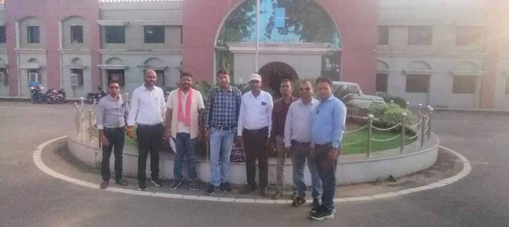 सर्व शिक्षक संघ ने शिक्षकों की मांगों को लेकर DEO को सौंपा ज्ञापन, जनगणना ड्यूटी के अवकाश और पदोन्नति की मांग सर्व शिक्षक संघ ने शिक्षकों की मांगों को लेकर DEO को सौंपा ज्ञापन, जनगणना ड्यूटी के अवकाश और पदोन्नति की मांग