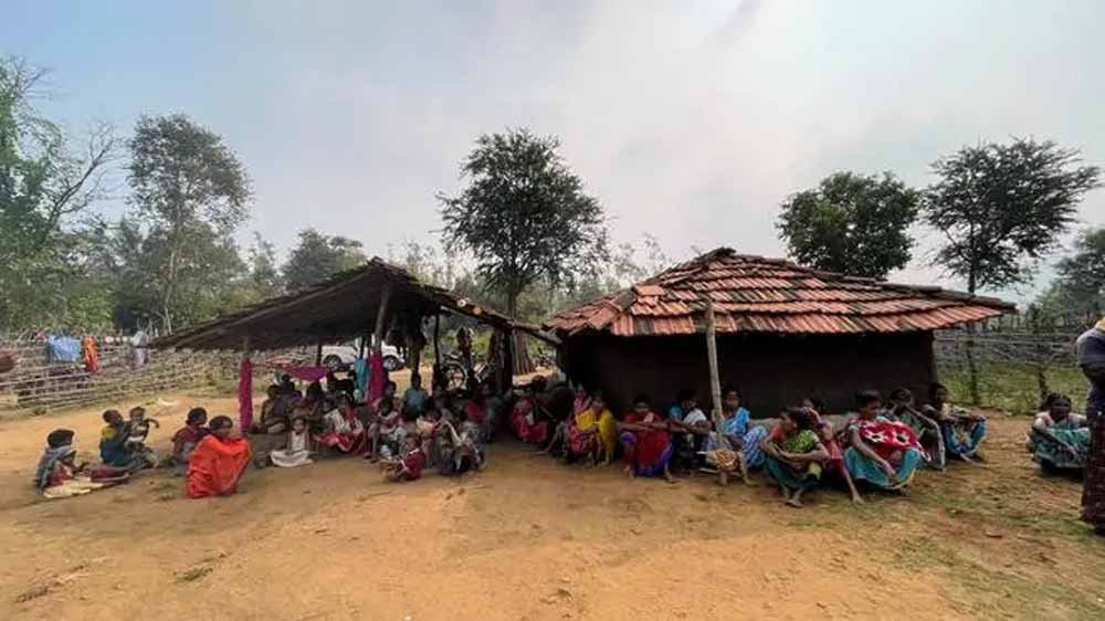 बस्तर में अपराध रोकने का अनोखा तरीका, गलती पर पूरे समाज को देना पड़ता है सामूहिक भोज बस्तर में अपराध रोकने का अनोखा तरीका, गलती पर पूरे समाज को देना पड़ता है सामूहिक भोज