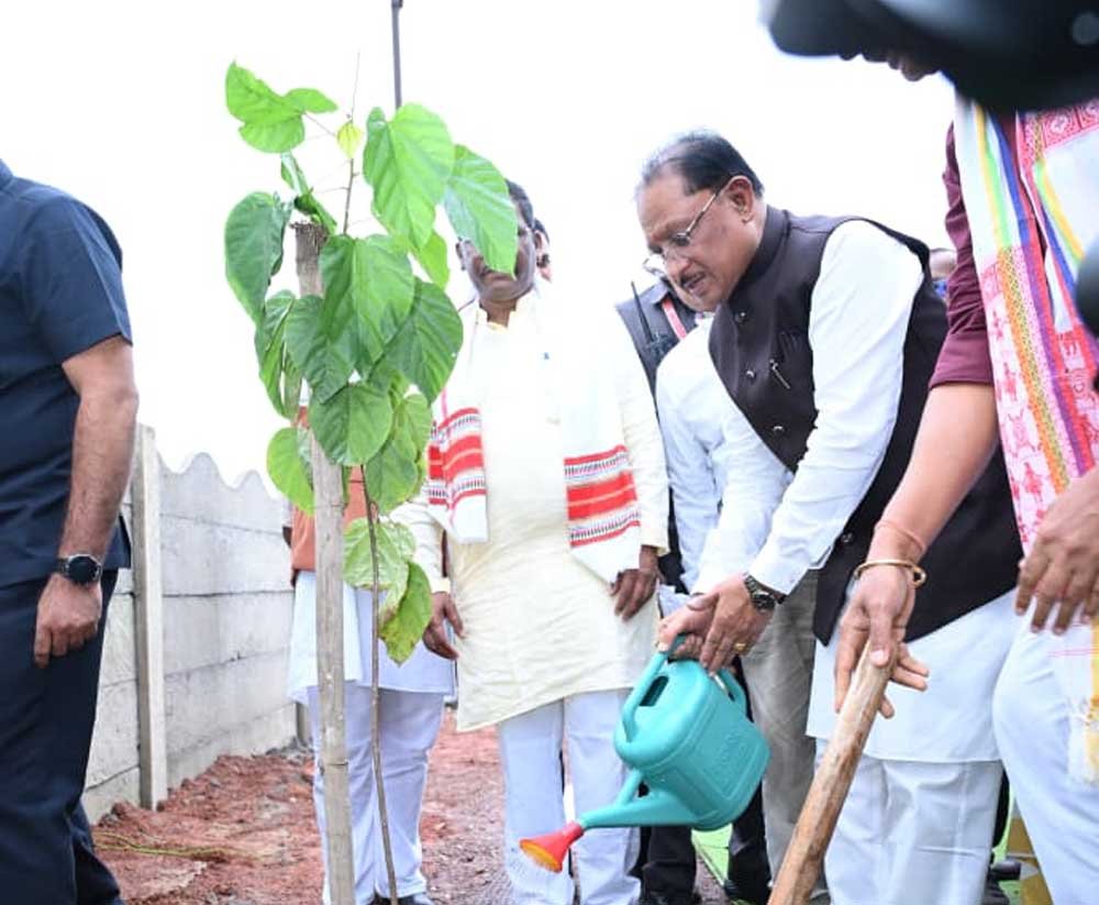 शिक्षा समाज के विकास का मूल मंत्र, भावी पीढ़ी को शिक्षित करना हम सभी की जिम्मेदारी : मुख्यमंत्री विष्णु देव साय शिक्षा समाज के विकास का मूल मंत्र, भावी पीढ़ी को शिक्षित करना हम सभी की जिम्मेदारी : मुख्यमंत्री विष्णु देव साय