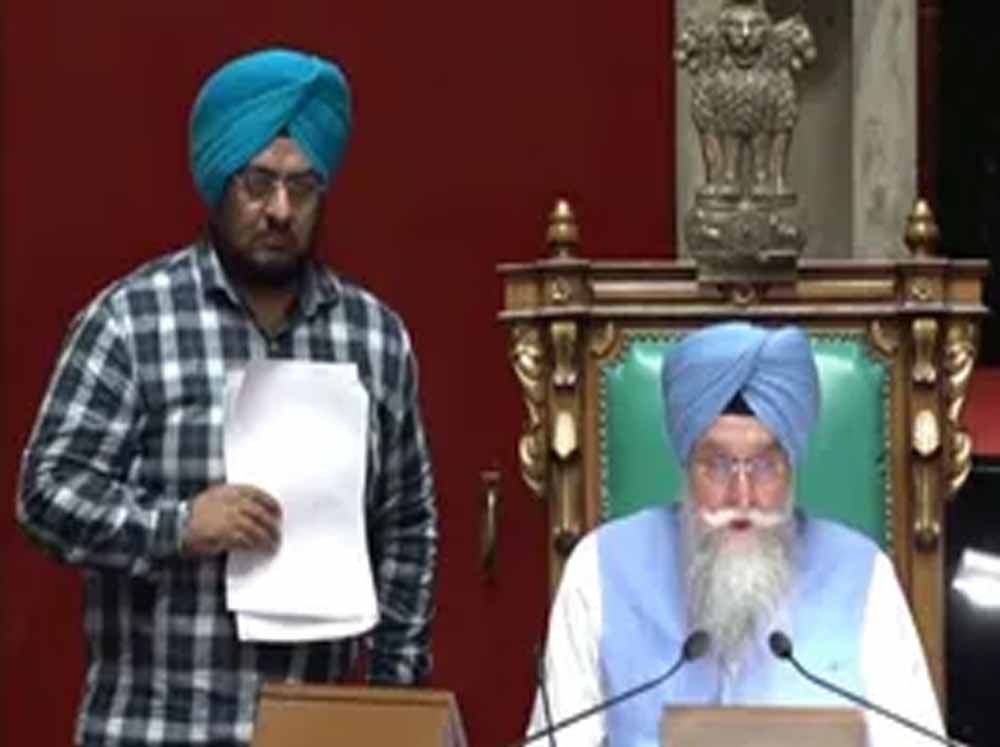 पंजाब विधानसभा सत्र की शुरुआत हंगामे से, स्पीकर की झिड़कियों के बीच पटवारी पर भड़के विधायक पंजाब विधानसभा सत्र की शुरुआत हंगामे से, स्पीकर की झिड़कियों के बीच पटवारी पर भड़के विधायक