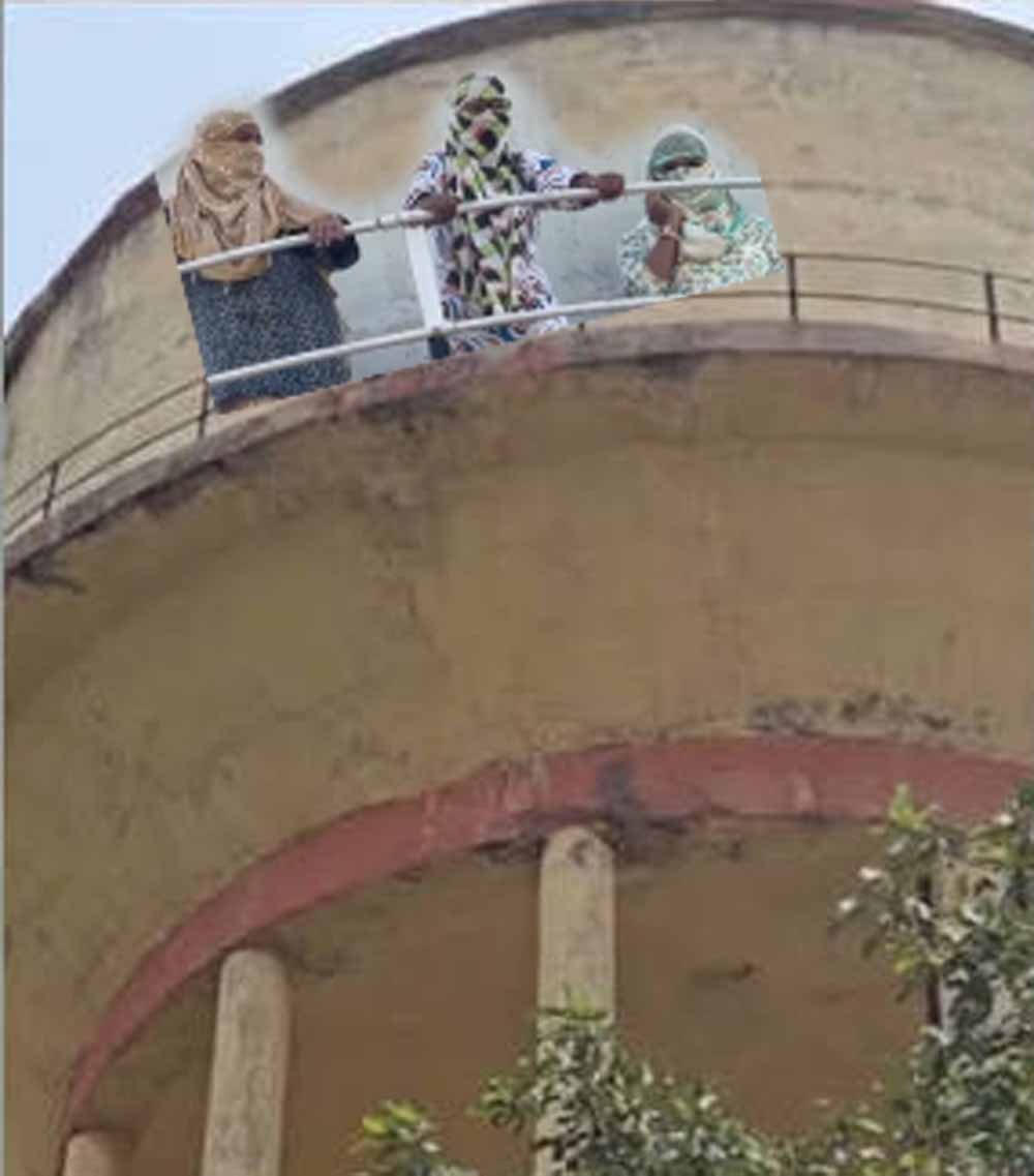 बरनाला में दुष्कर्म पीड़ित 3 महिलाएं पानी की टंकी पर चढ़ीं, 3 महीने से न्याय का इंतजार बरनाला में दुष्कर्म पीड़ित 3 महिलाएं पानी की टंकी पर चढ़ीं, 3 महीने से न्याय का इंतजार