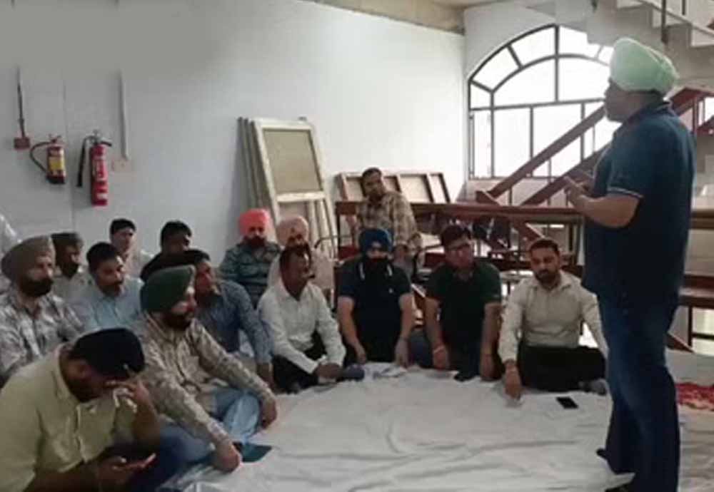 पंजाब में खाद्य आपूर्ति निरीक्षकों की अनिश्चितकालीन हड़ताल शुरू, लंबित भत्ते और सुविधाओं की मांग पंजाब में खाद्य आपूर्ति निरीक्षकों की अनिश्चितकालीन हड़ताल शुरू, लंबित भत्ते और सुविधाओं की मांग