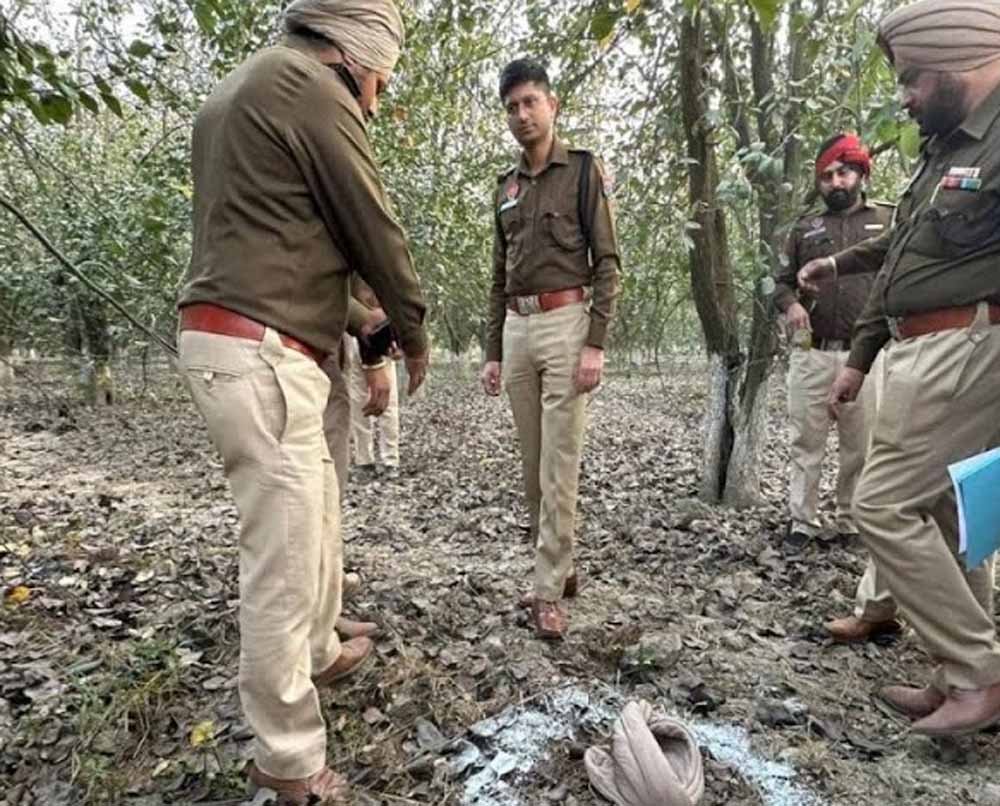 तरनतारन में पुलिस-बदमाशों के बीच मुठभेड़, आरोपी की दोनों टांगों में लगी गोलियां तरनतारन में पुलिस-बदमाशों के बीच मुठभेड़, आरोपी की दोनों टांगों में लगी गोलियां