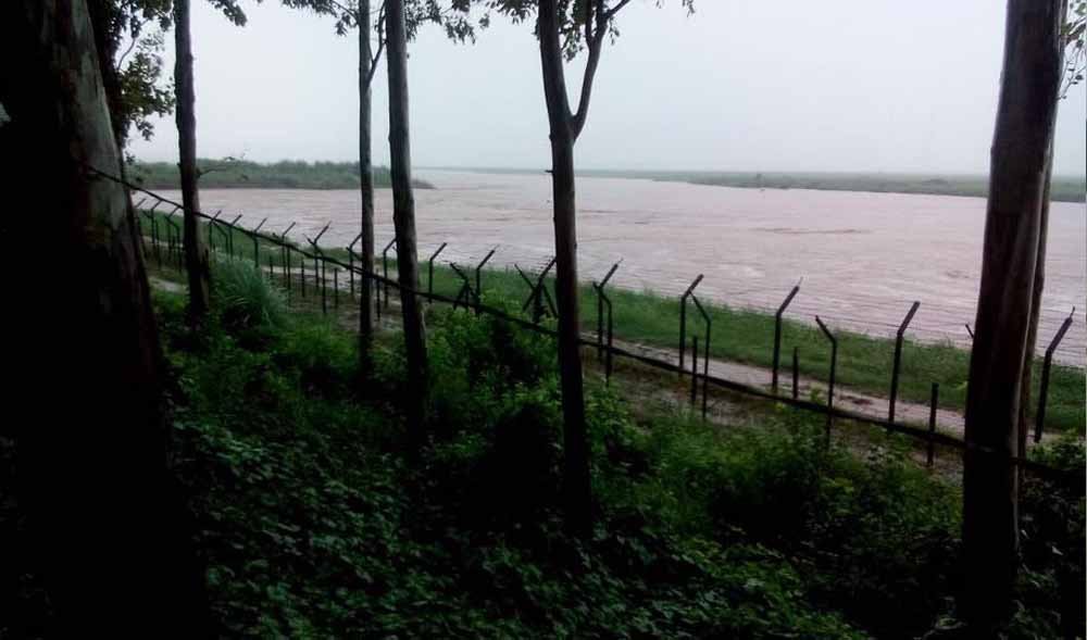 उझ दरिया का पानी सीमावर्ती क्षेत्रों तक पहुंचाने बनेंगे बांध, पंजाब सरकार की बड़ी पहल उझ दरिया का पानी सीमावर्ती क्षेत्रों तक पहुंचाने बनेंगे बांध, पंजाब सरकार की बड़ी पहल