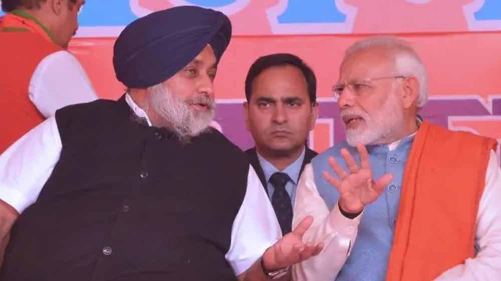 Punjab चुनाव से पहले BJP-अकाली दल में गठबंधन की अटकलें तेज, PM मोदी से मिले सुखबीर बादल Punjab चुनाव से पहले BJP-अकाली दल में गठबंधन की अटकलें तेज, PM मोदी से मिले सुखबीर बादल