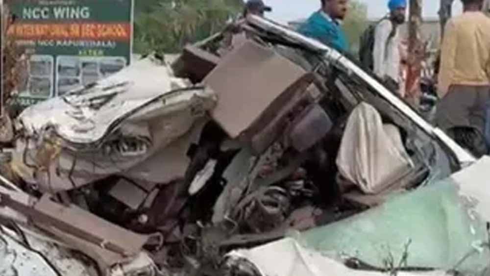 कपूरथला में दर्दनाक सड़क हादसा, पेड़ से टकराई कार, दो की मौत, एक गंभीर घायल कपूरथला में दर्दनाक सड़क हादसा, पेड़ से टकराई कार, दो की मौत, एक गंभीर घायल