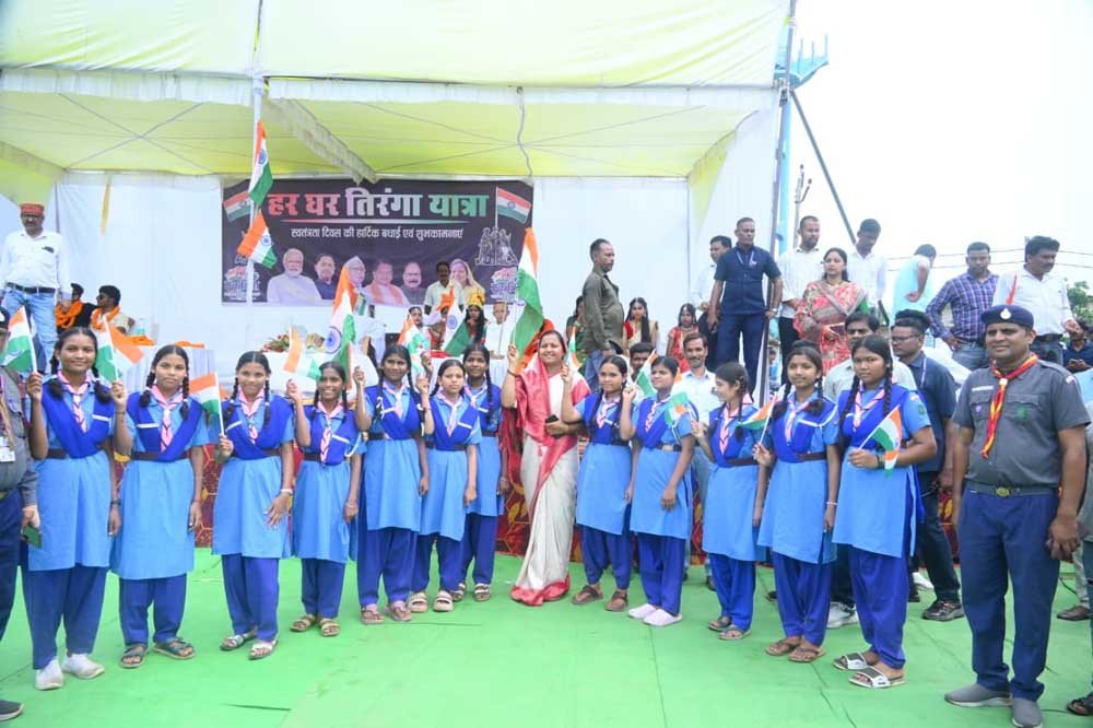 मंत्री  लक्ष्मी राजवाड़े के नेतृत्व में सूरजपुर जिले में निकलीं भव्य तिरंगा यात्राएं