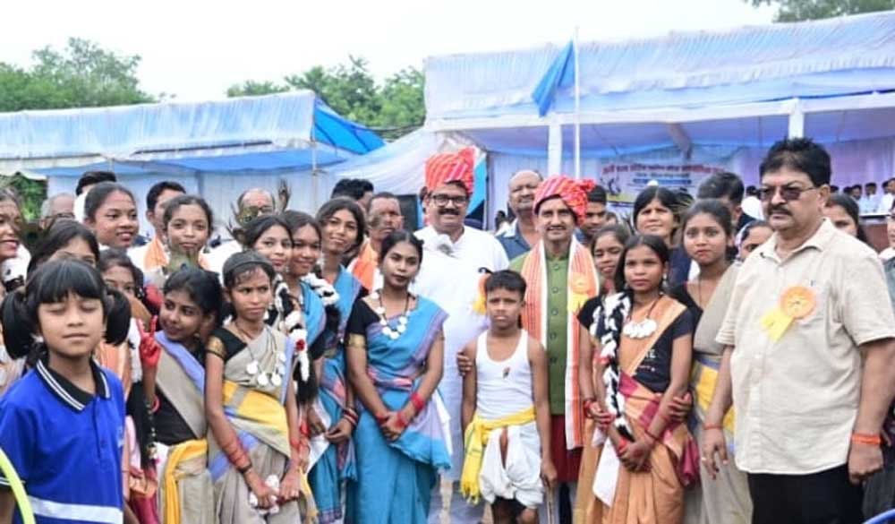 रिमझिम फुहारों के बीच खेल प्रतिभाओं ने भरी उड़ान, 26वीं राज्य स्तरीय शालेय क्रीड़ा प्रतियोगिता का भव्य शुभारंभ रिमझिम फुहारों के बीच खेल प्रतिभाओं ने भरी उड़ान, 26वीं राज्य स्तरीय शालेय क्रीड़ा प्रतियोगिता का भव्य शुभारंभ