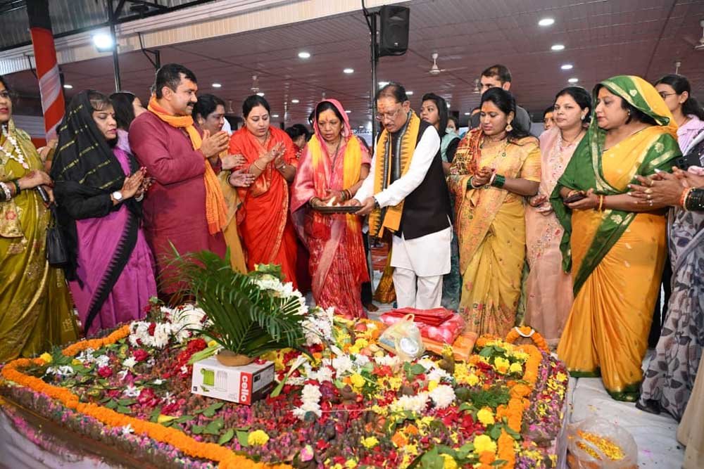 मुख्यमंत्री विष्णुदेव साय ने पवित्र श्रावण मास में अपने निवास में किया रुद्राभिषेक मुख्यमंत्री विष्णुदेव साय ने पवित्र श्रावण मास में अपने निवास में किया रुद्राभिषेक