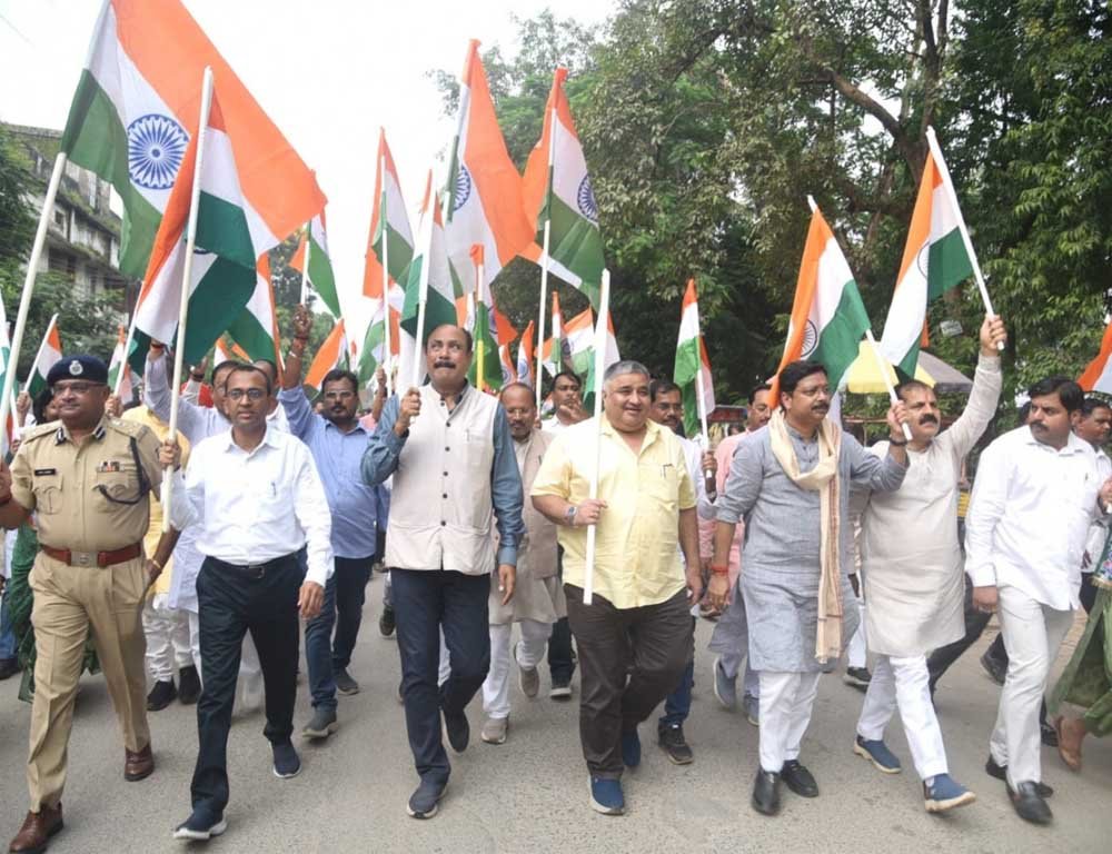 शान से लहराया तिरंगा, देशभक्ति के रंग में रंगा शहर अम्बिकापुर