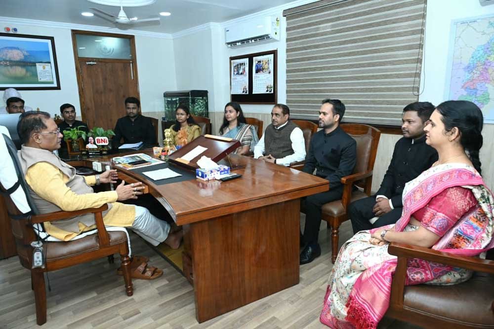 कर्तव्यनिष्ठ होकर जनसेवा एवं सुशासन के लिए जमीनी स्तर पर करें बेहतर कार्य : मुख्यमंत्री विष्णु देव साय कर्तव्यनिष्ठ होकर जनसेवा एवं सुशासन के लिए जमीनी स्तर पर करें बेहतर कार्य : मुख्यमंत्री विष्णु देव साय
