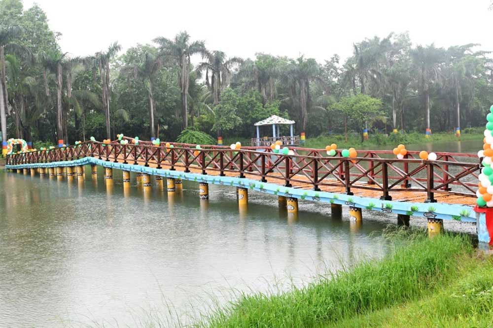 बिलासा ताल में बना आकर्षक वुडन ब्रिज, पर्यटन सुविधाओं को मिला नया आयाम