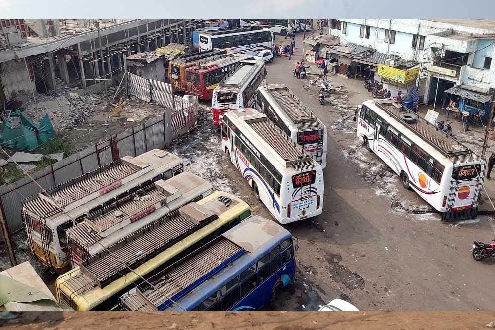 धमतरी-रायपुर बस किराए में मनमानी! ईरान युद्ध का हवाला देकर बढ़ाया किराया, यात्रियों में नाराजगी धमतरी-रायपुर बस किराए में मनमानी! ईरान युद्ध का हवाला देकर बढ़ाया किराया, यात्रियों में नाराजगी